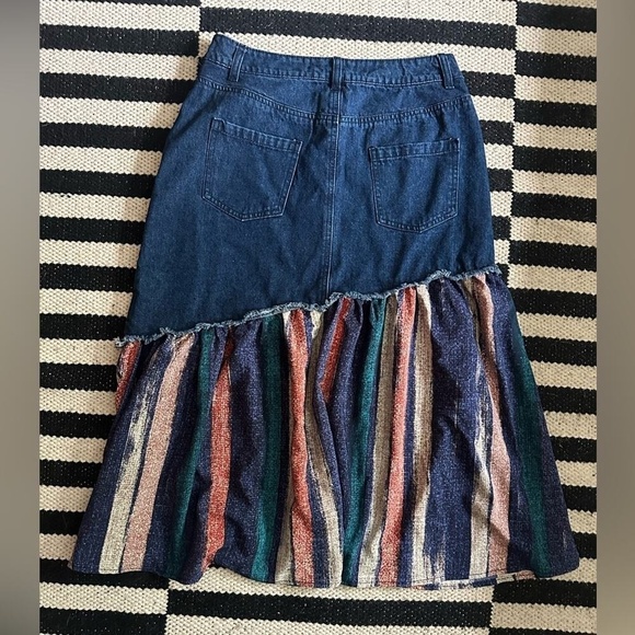 Asymmetrical jean skirt. - Picture 5 of 5